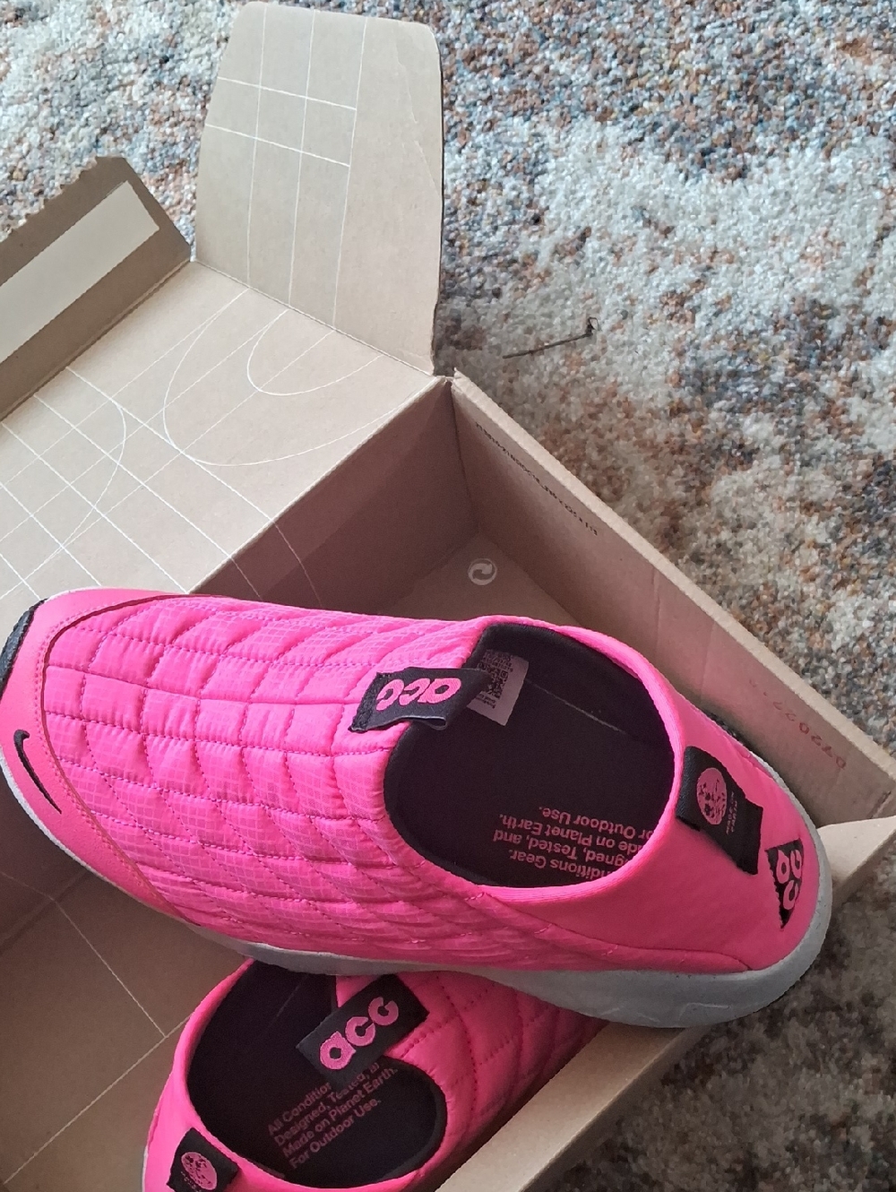 Pink Quilted Slip-On Mens Shoe-Size 9 MEN/Women-10.5🎉🎉🎉🎉